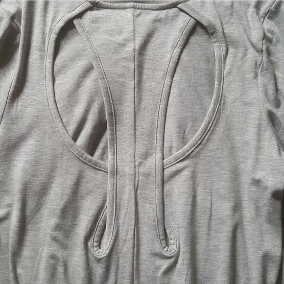 Bobbie Brooks long sleeved top with Cutout back Size Small New without tags - Picture 3 of 6
